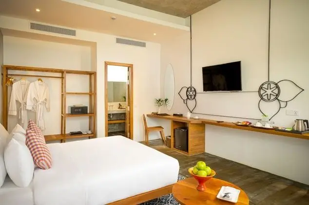 Cabana Club, Access to Pool