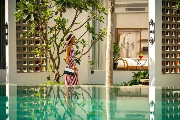 Cabana Club, Access to Pool