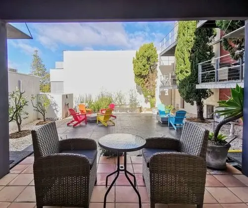 Stüdyo, Avlu Manzaralı