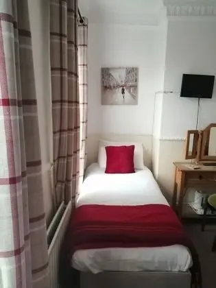 Üç Kişilik Oda, Banyolu/Duşlu (1st Floor)