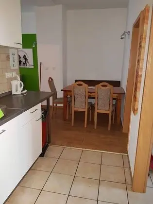 Basic Apart Daire, 2 Yatak Odası, Avlu