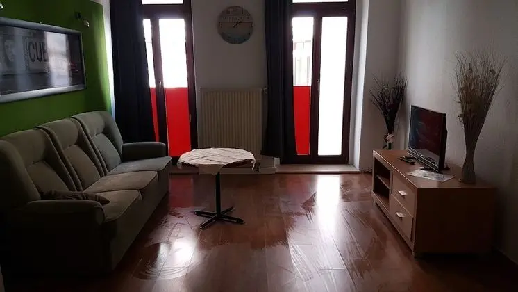 Basic Apart Daire, 2 Yatak Odası, Avlu