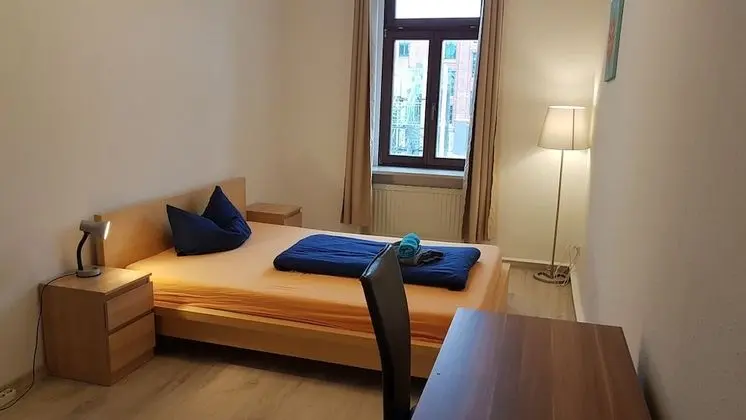 Basic Tek Kişilik Oda, Ortak Banyo, Avlu Manzaralı