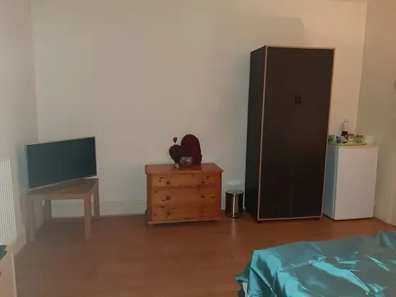 Standard Tek Büyük Yataklı Oda (Shared Bathroom)
