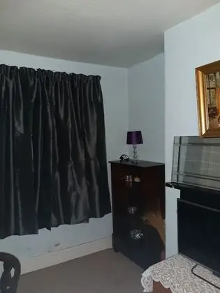 Standard Tek Büyük Yataklı Oda (Shared Bathroom)