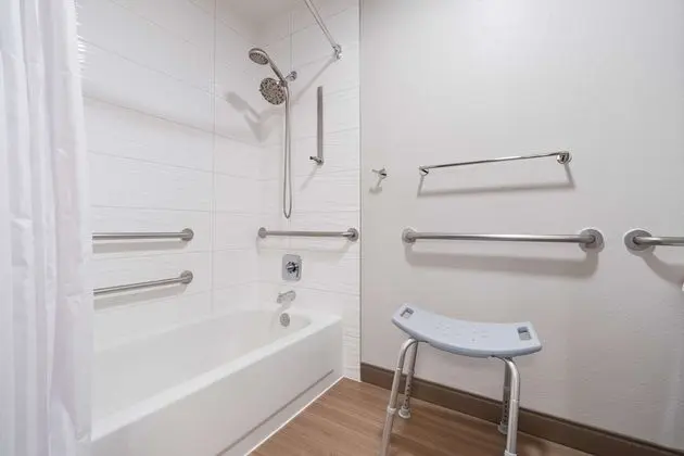 Standard Oda, 1 En Büyük (King) Boy Yatak, Engellilere Uygun, Buzdolabı ve Mikrodalga