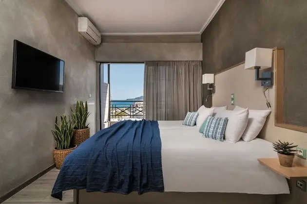 Tek Büyük veya İki Ayrı Yataklı Oda, Deniz Manzaralı