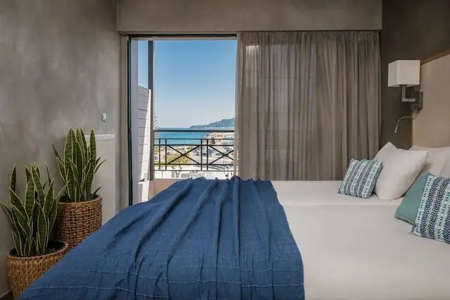 Tek Büyük veya İki Ayrı Yataklı Oda, Deniz Manzaralı