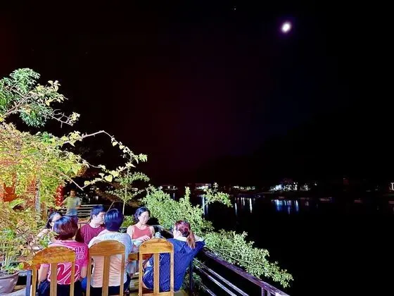 Panoramic Tek Büyük Yataklı Oda, Balkon, Nehir Manzaralı