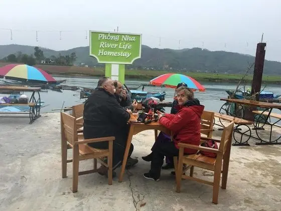 Family Oda, Nehir Manzaralı