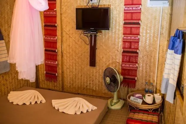 Chalet, Fan