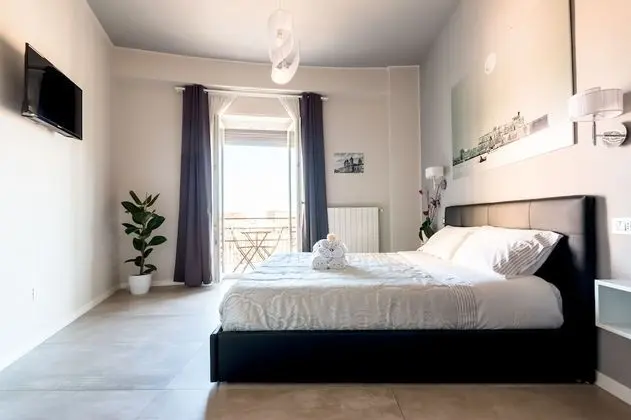 Deluxe Tek Büyük Yataklı Oda, 1 Büyük (Queen) Boy Yatak, Balkon, Kısmi Deniz Manzarası