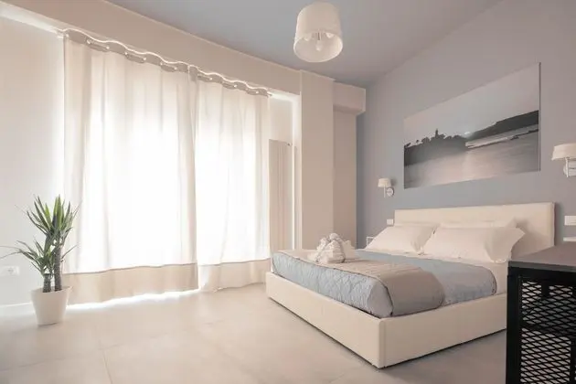 Deluxe Tek Büyük Yataklı Oda, 1 Büyük (Queen) Boy Yatak, Balkon, Kısmi Deniz Manzarası