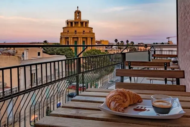 Deluxe Tek Büyük Yataklı Oda, 1 Büyük (Queen) Boy Yatak, Balkon, Kısmi Deniz Manzarası