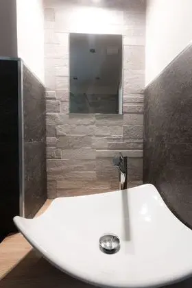 Deluxe Tek Büyük Yataklı Oda, 1 Büyük (Queen) Boy Yatak, Balkon, Kısmi Deniz Manzarası