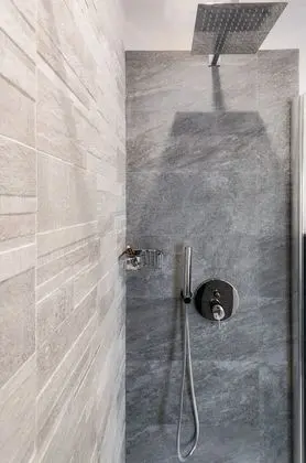 Deluxe Tek Büyük Yataklı Oda, 1 Büyük (Queen) Boy Yatak, Balkon, Kısmi Deniz Manzarası