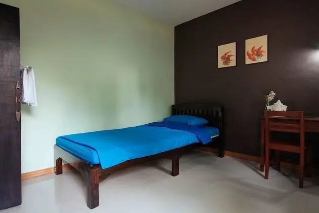 Single Room with Shared Bathroom