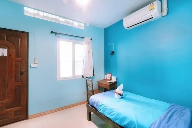 Single Room with Shared Bathroom