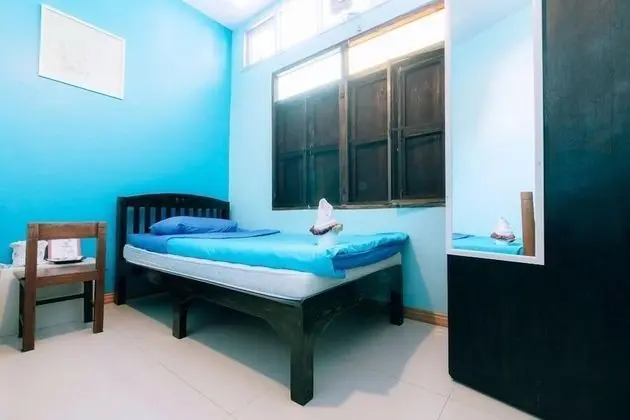 Single Room with Shared Bathroom