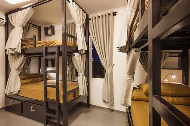 4-Bed Mixed Dorm, Ocean View