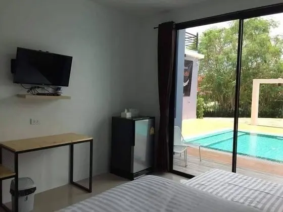 Deluxe Double Room with Pool Access