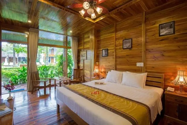 Bungalov, Havuz Manzaralı