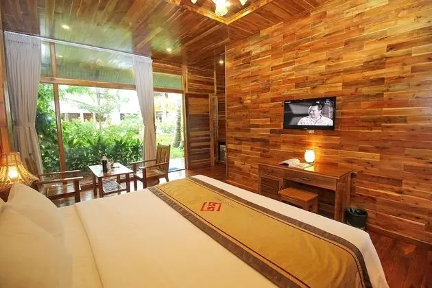 Bungalov, Havuz Manzaralı