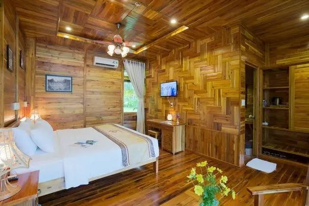 Bungalov, Havuz Manzaralı