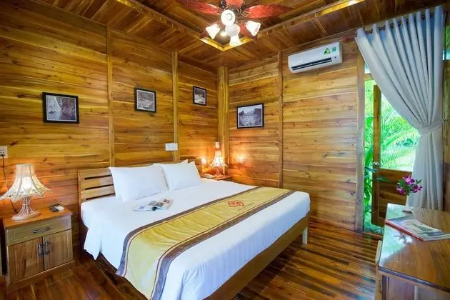 Bungalov, Havuz Manzaralı