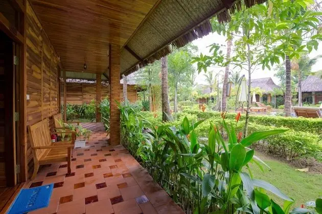 Bungalov, Havuz Manzaralı