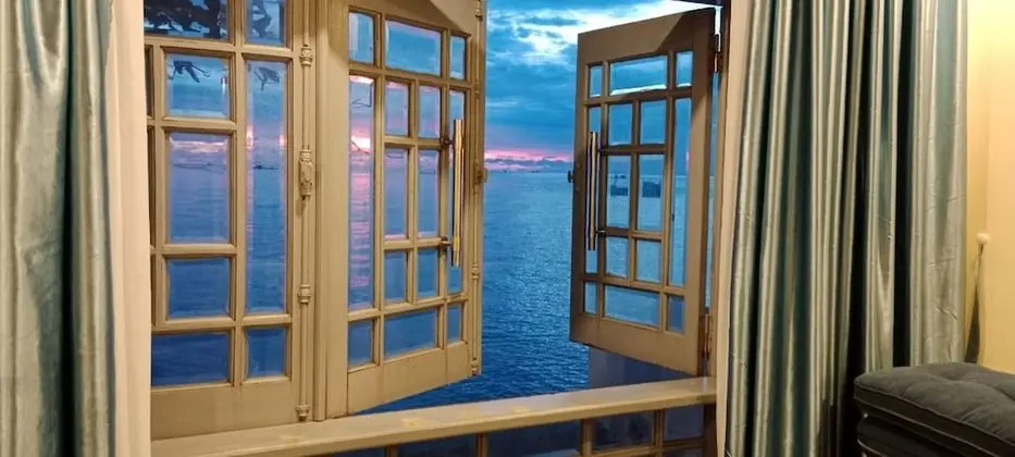 Deluxe Dört Kişilik Oda, Koy Manzaralı, Denize Sıfır