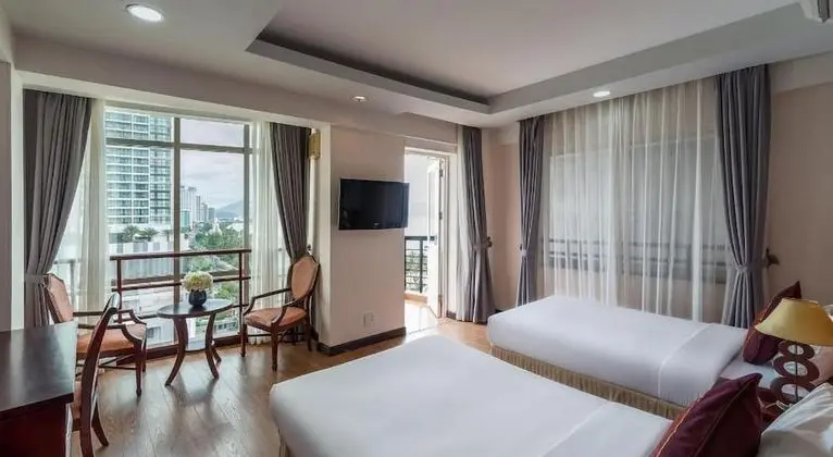 Deluxe Tek Büyük veya İki Ayrı Yataklı Oda, Kısmi Deniz Manzarası