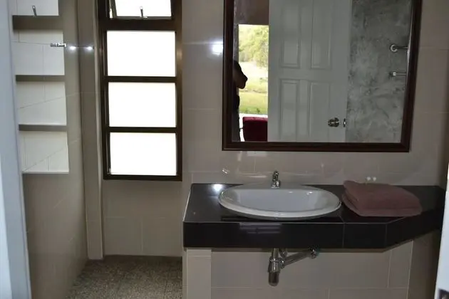 6 Bedrooms House - Palmfah Building