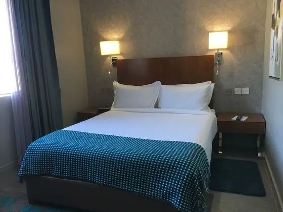 Business Tek Büyük Yataklı Oda