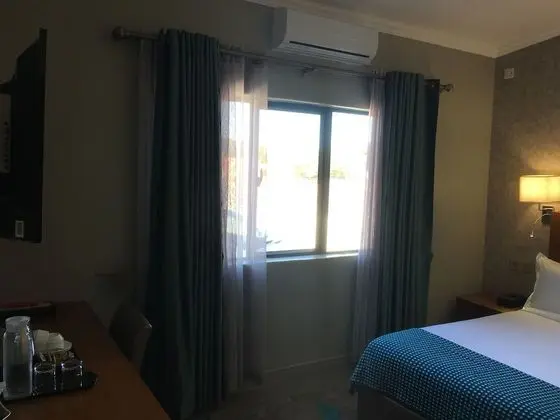 Business Tek Büyük Yataklı Oda