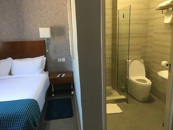 Business Tek Büyük Yataklı Oda