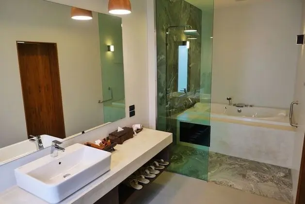 Deluxe Jacuzzi Villa