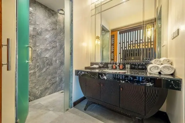 Design Tek Büyük Yataklı Oda, 1 Yatak Odası