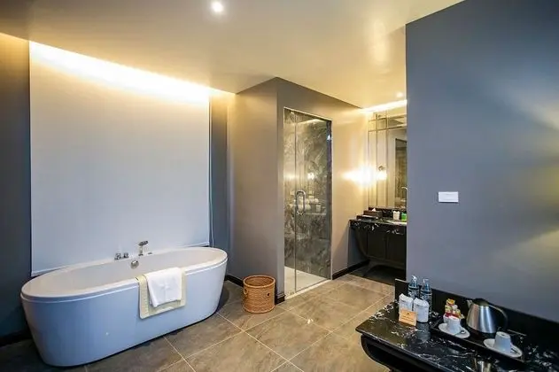 Design Tek Büyük Yataklı Oda, 1 Yatak Odası