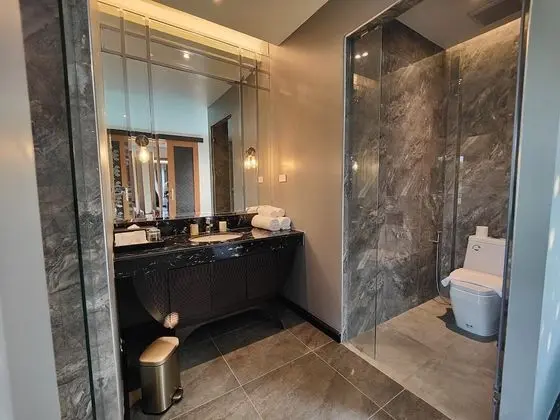 Design Tek Büyük Yataklı Oda, 1 Yatak Odası