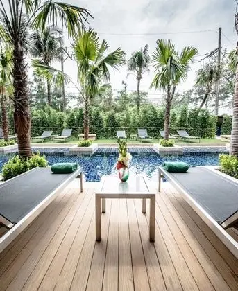 Deluxe Pool Access