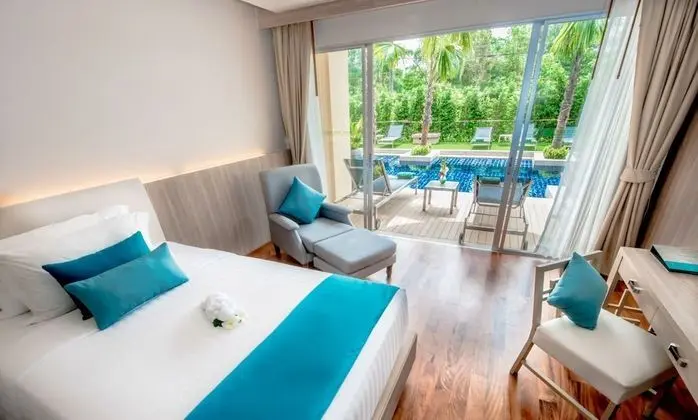 Deluxe Pool Access