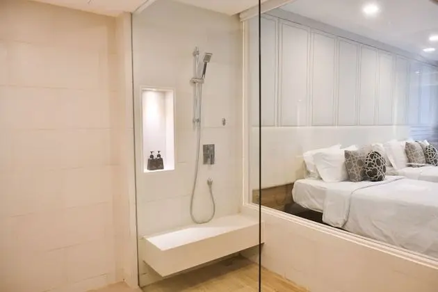 Deluxe Pool Access