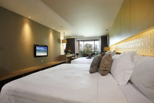 Sunset Grand Deluxe