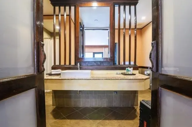 Deluxe Hideaway