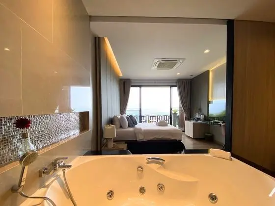 Honeymoon Jacuzzi