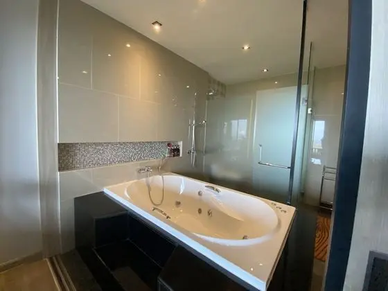 Honeymoon Jacuzzi