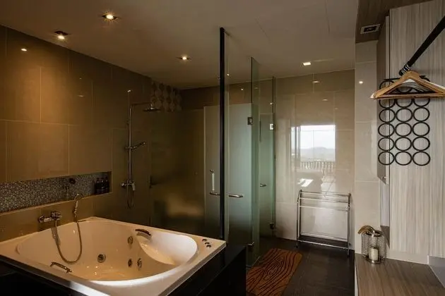 Honeymoon Jacuzzi