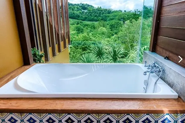 Deluxe balcony with bathtub