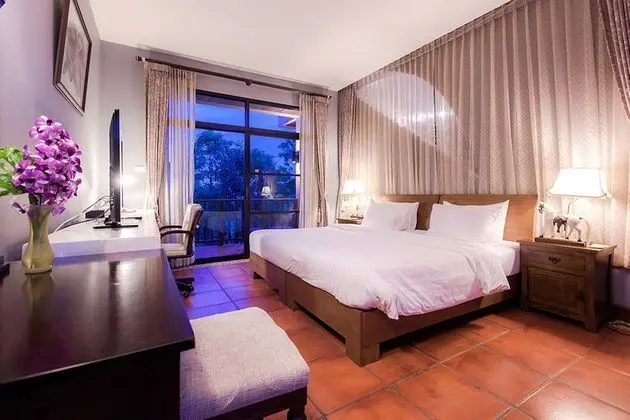 Executive suite jacuzzi